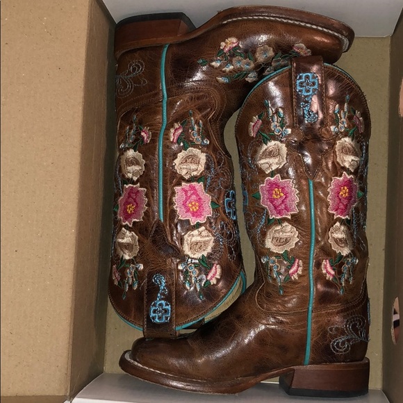 Macie Bean Boots - Picture 2 of 8